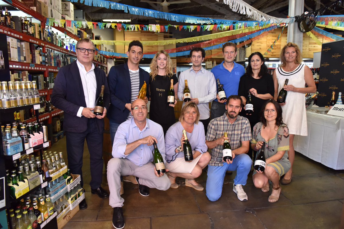 Outletdevinos's tweet photo. ¿Buscas un cava para #SantJoan? Hoy en #Vinacoteca tienes la oportunidad de probar más de 30 distintos. Te esperamos hasta las 20:30h https://t.co/z3sExg46qb