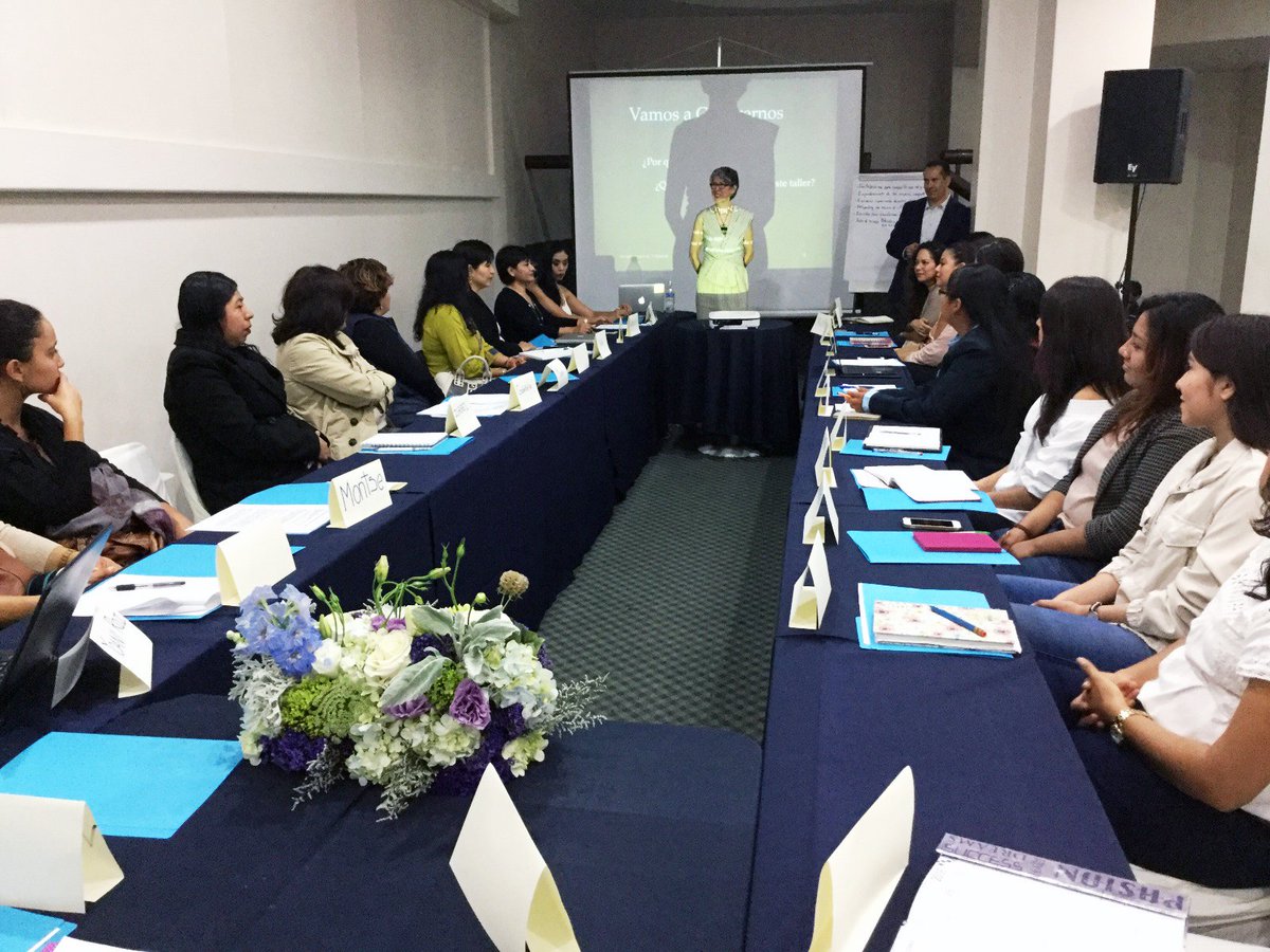 Coparmexoaxaca's tweet photo. TALLER"Desarrollo y Empoderamiento de Mujeres Trabajadoras"Ponente Taia Ergueta #SerCOPARMEX #FamiliaCOPARMEX #MujerEmpresaria #WOICommunity https://t.co/iG42BzpLh5