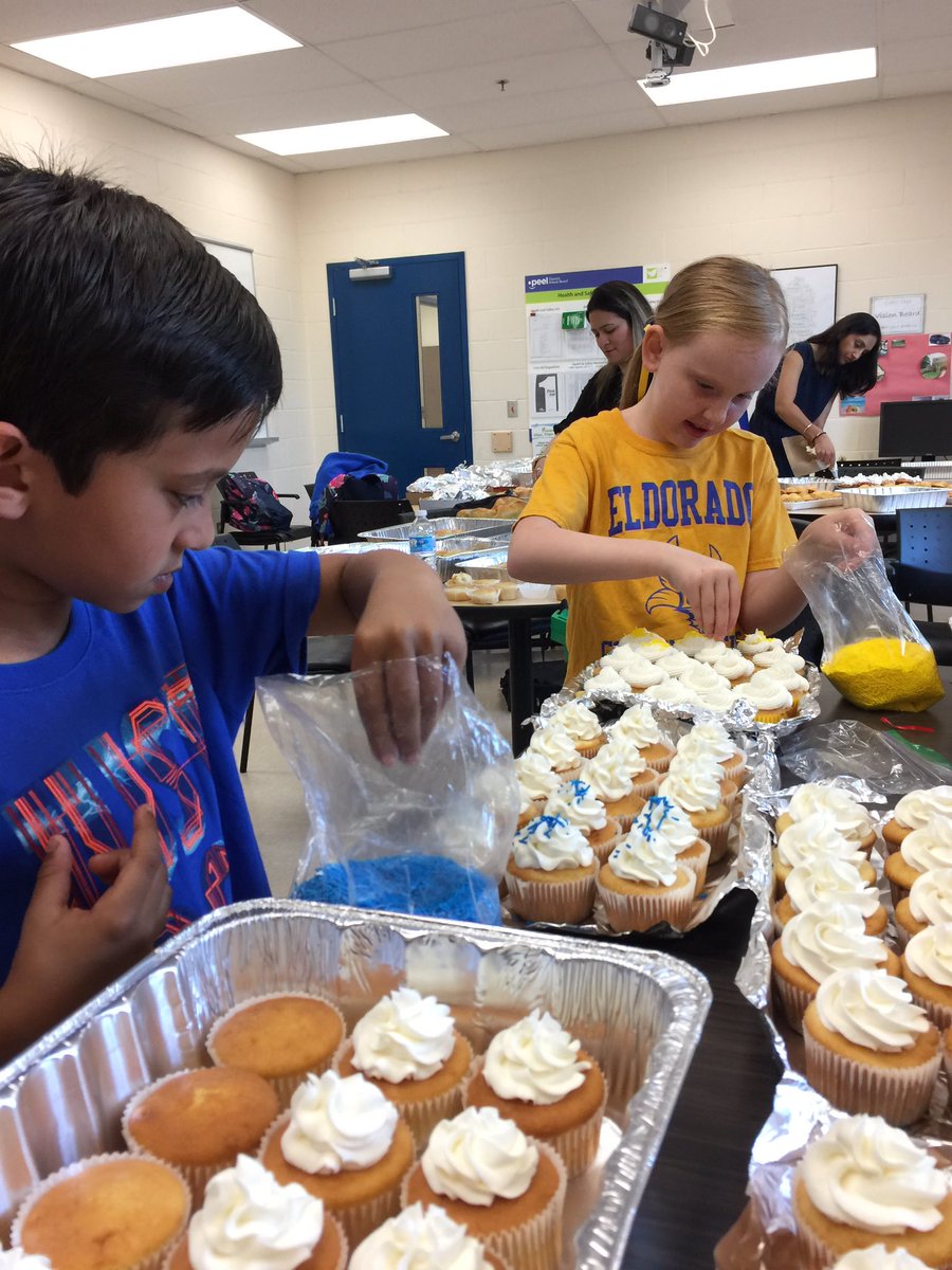 playwithmath's tweet image. We're going to miss you, @vp_slee &amp;amp; @DVanHooydonk! Thank you for the community you've created &amp;amp; how much you care for everyone! @PeelSchools