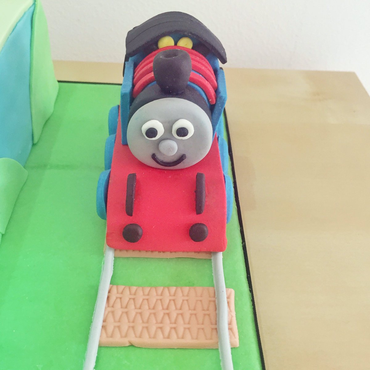 nsfootprints's tweet photo. Choo Choo 🚂
#ivoirecakes #birthday #cake #thomastank #thomastankengine #themed #bespoke #traintracks #choochoo #fondant #figurine #handmade https://t.co/whbfFFMZ3I
