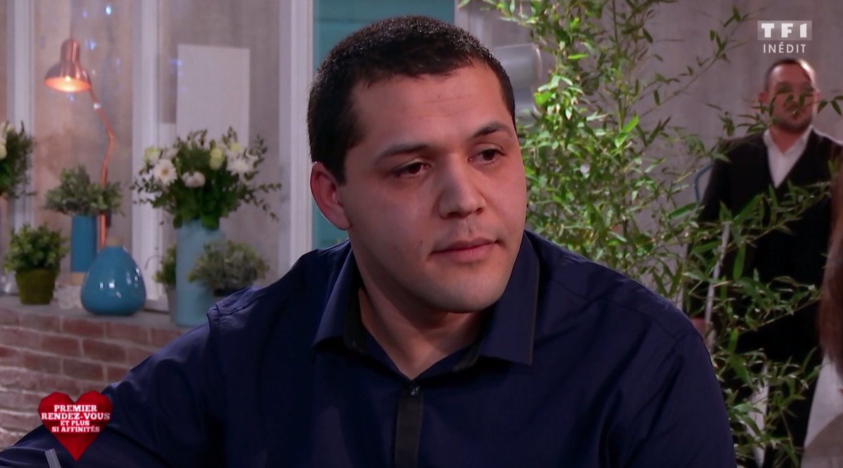 #PremierRDV
Quand Cédric écoute sa prétendante parler de magnétisme... 😂😅