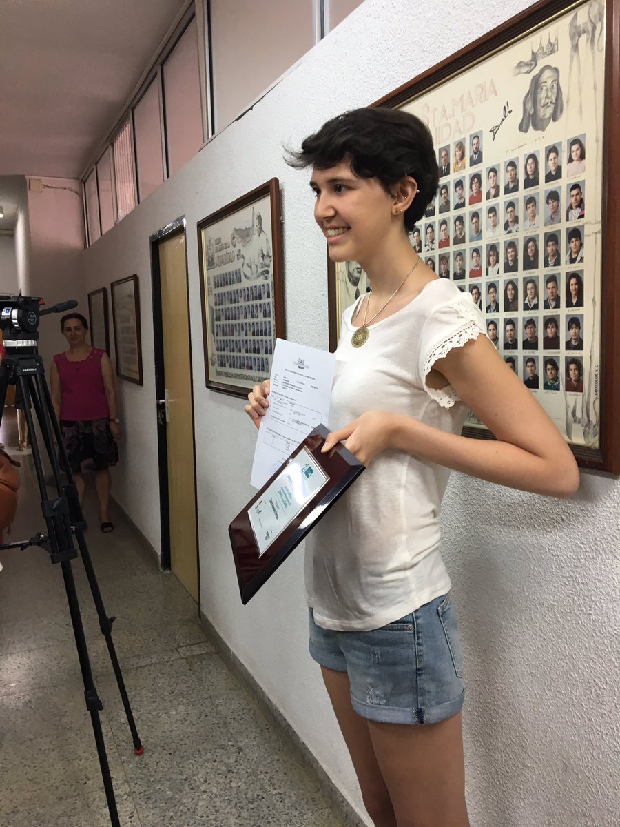 SMHispanidad's tweet photo. Enhorabuena a Carlota Monedero. Mejor nota de la EvAU en la Comunidad de Madrid. Ejemplo al esfuerzo al trabajo y a la determinación. BRAVA! https://t.co/uxJgtXkRpR