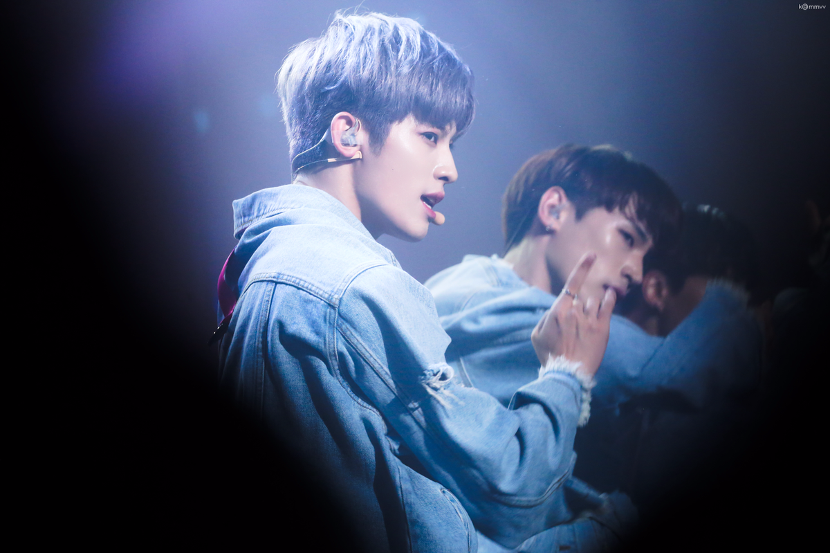 k_mmvv's tweet photo. 170612 붐 스테이지 #투포케이 #24K #진홍 #Jinhong @24K_JinHong 
#ADDICTION #너_하나면_돼 #ONLY_YOU https://t.co/pbjHc5DBID