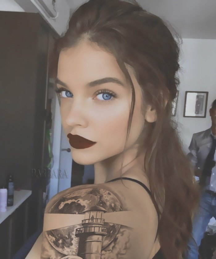 {🌹} 160617.

Amor y odio en una misma persona, quién diría que la niña linda escondería tanta maldad en un mismo ser.