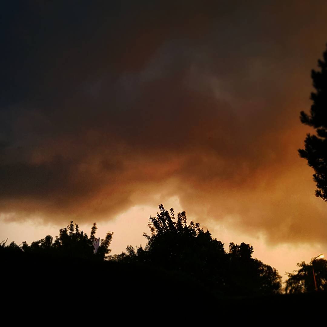 RoronsTV's tweet photo. DOOMSDAY MOOD IN SWITZERLAND🇨🇭 AFTER A LOVELY SPRING DAY🌅
-
NATURE IS KING🤴
-
Follow: @rorons_tv

#switzerland #swiss #schweiz #travel #f4f https://t.co/jYVB1drDQJ