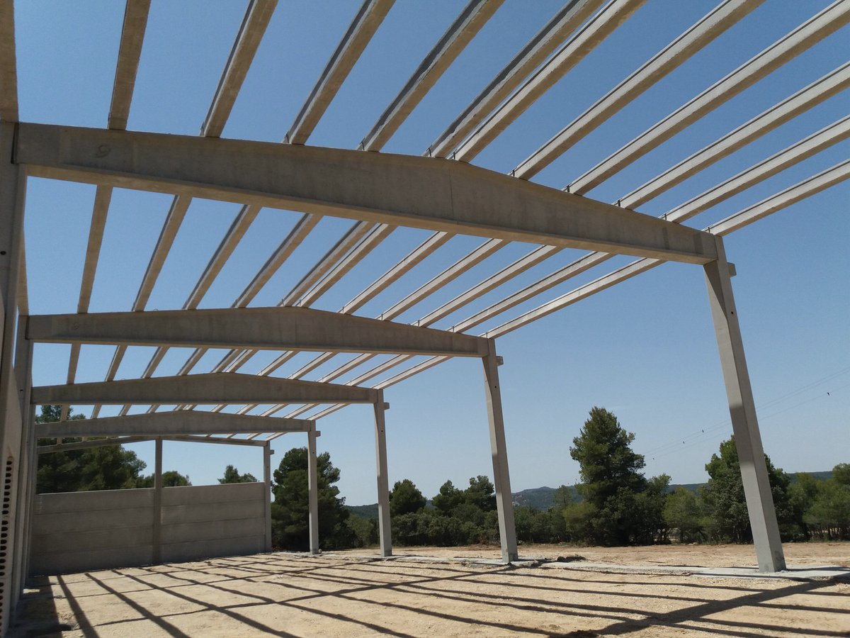 Gilva_sa's tweet photo. Nave transportada, montada y sellada ¡en solo 3 días! 900 m2 y 7 de altura. Con #Gilva es posible. #Prefabricadosdehormigon #Calidad https://t.co/mz1pIUd7Tc