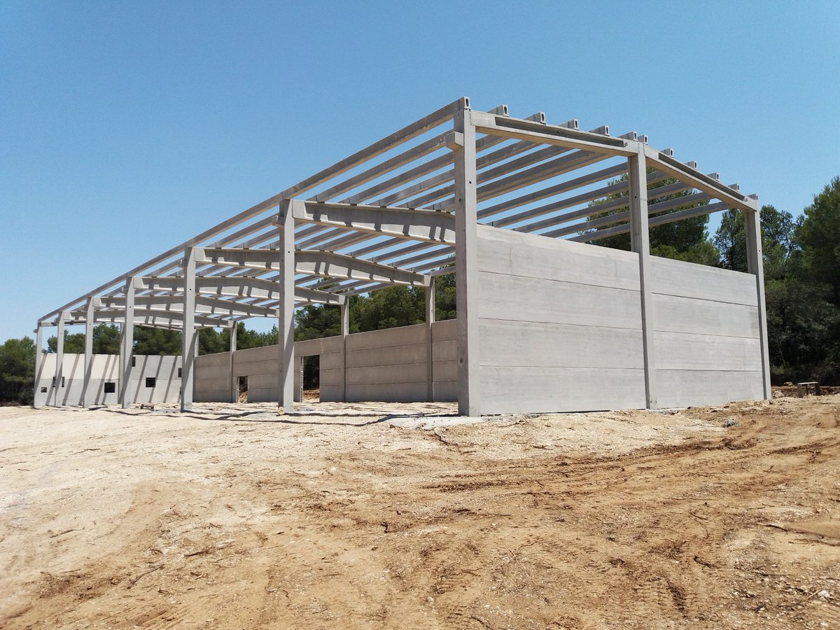Gilva_sa's tweet photo. Nave transportada, montada y sellada ¡en solo 3 días! 900 m2 y 7 de altura. Con #Gilva es posible. #Prefabricadosdehormigon #Calidad https://t.co/mz1pIUd7Tc