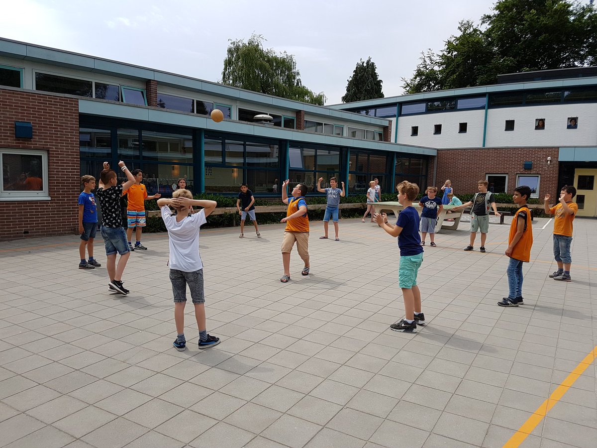 Stefan_BW's tweet photo. Met een grote groep lekker lummelen @CSODePrinsenhof @BeweegWijs # blijft een mooi spel! https://t.co/U3gZuLrVnv