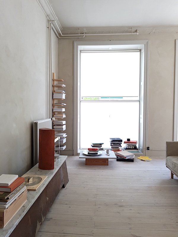 Vosgesparis's tweet photo. #BLOGPOST A raw and minimalistic apartment | Frama Studio apartment https://t.co/ID1oESDJlS #framacph #3daysofdesign https://t.co/nMSny8Xp1g