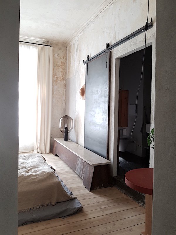 Vosgesparis's tweet photo. #BLOGPOST A raw and minimalistic apartment | Frama Studio apartment https://t.co/ID1oESDJlS #framacph #3daysofdesign https://t.co/nMSny8Xp1g