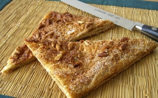 SomGastronomia's tweet photo. #Bondia. Avui comencem amb una recepta que necessitaràs per demà: coca de #SantJoan, de llardons i pinyons. Nyam!
https://t.co/NECJkSINyP https://t.co/FfCiJMDuNa