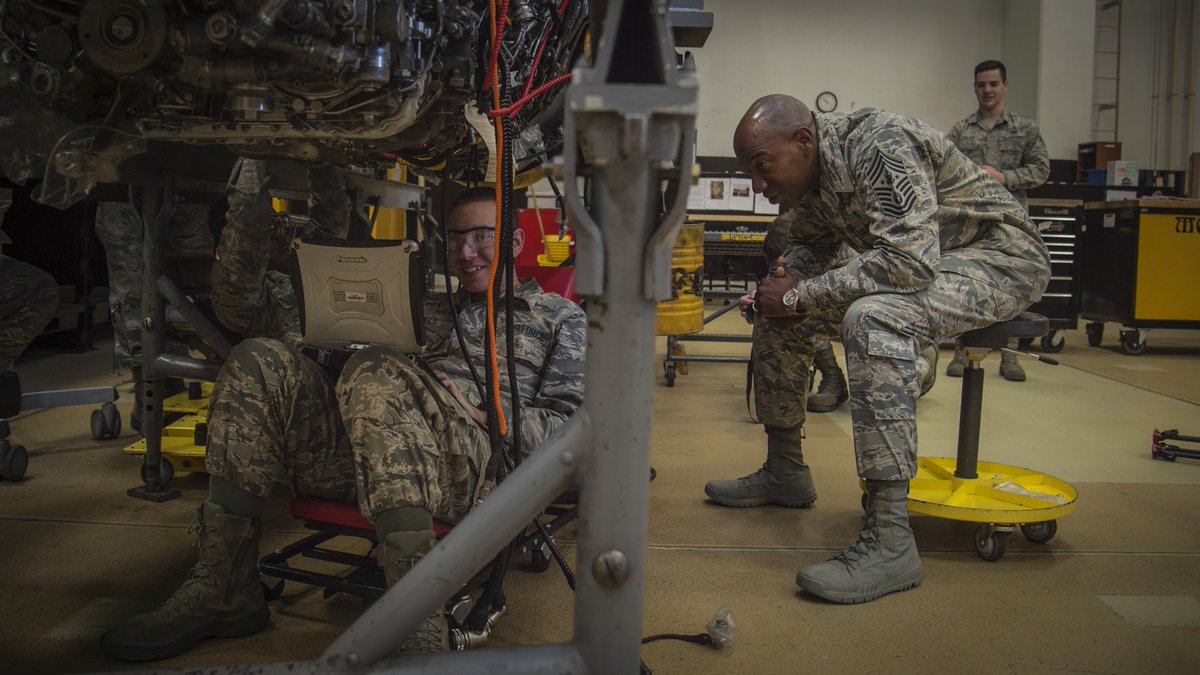 usairforce's tweet photo. #CMSAF visits @PACAF. https://t.co/WWoWU0nQgX https://t.co/GXW1yKMKdi