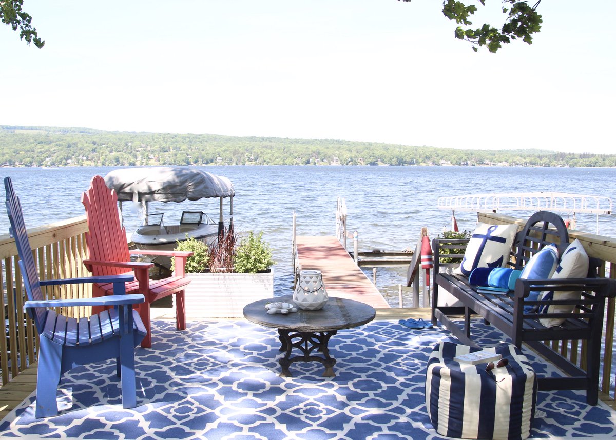 What's up dock? Tour 14 bloggers home's decked out for Summer. memehill.com/lake-life-blog…