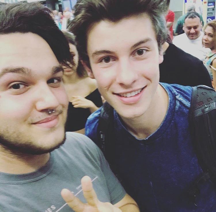 BringShawn_SP's tweet photo. Shawn hoy en el aeropuerto de Milán https://t.co/cBjMAzX9H2