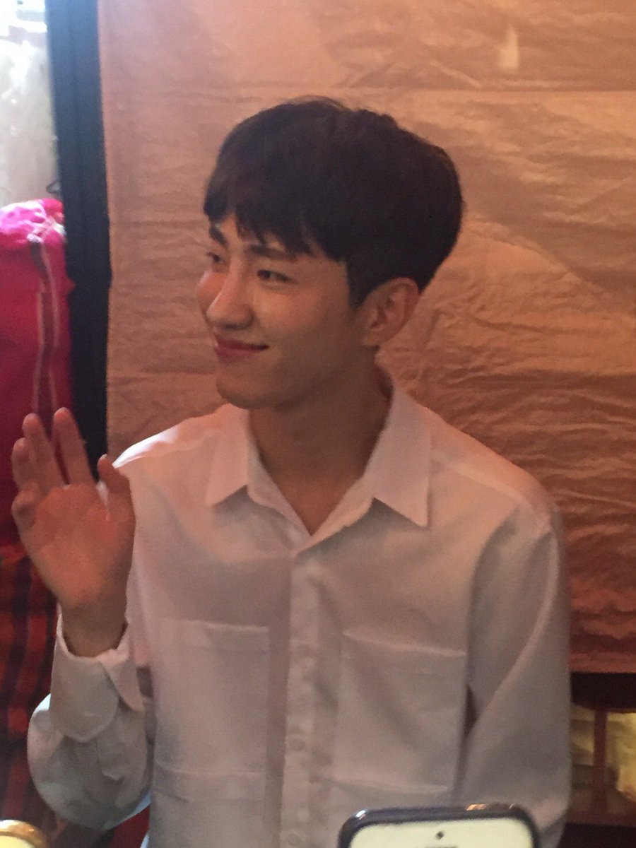 jhjsyd96's tweet photo. ฮือออออออ นางน่ารักมากเลยให้ทำท่าไหนนางทำหมด #Kimsunbin https://t.co/I5TA8G2uOY