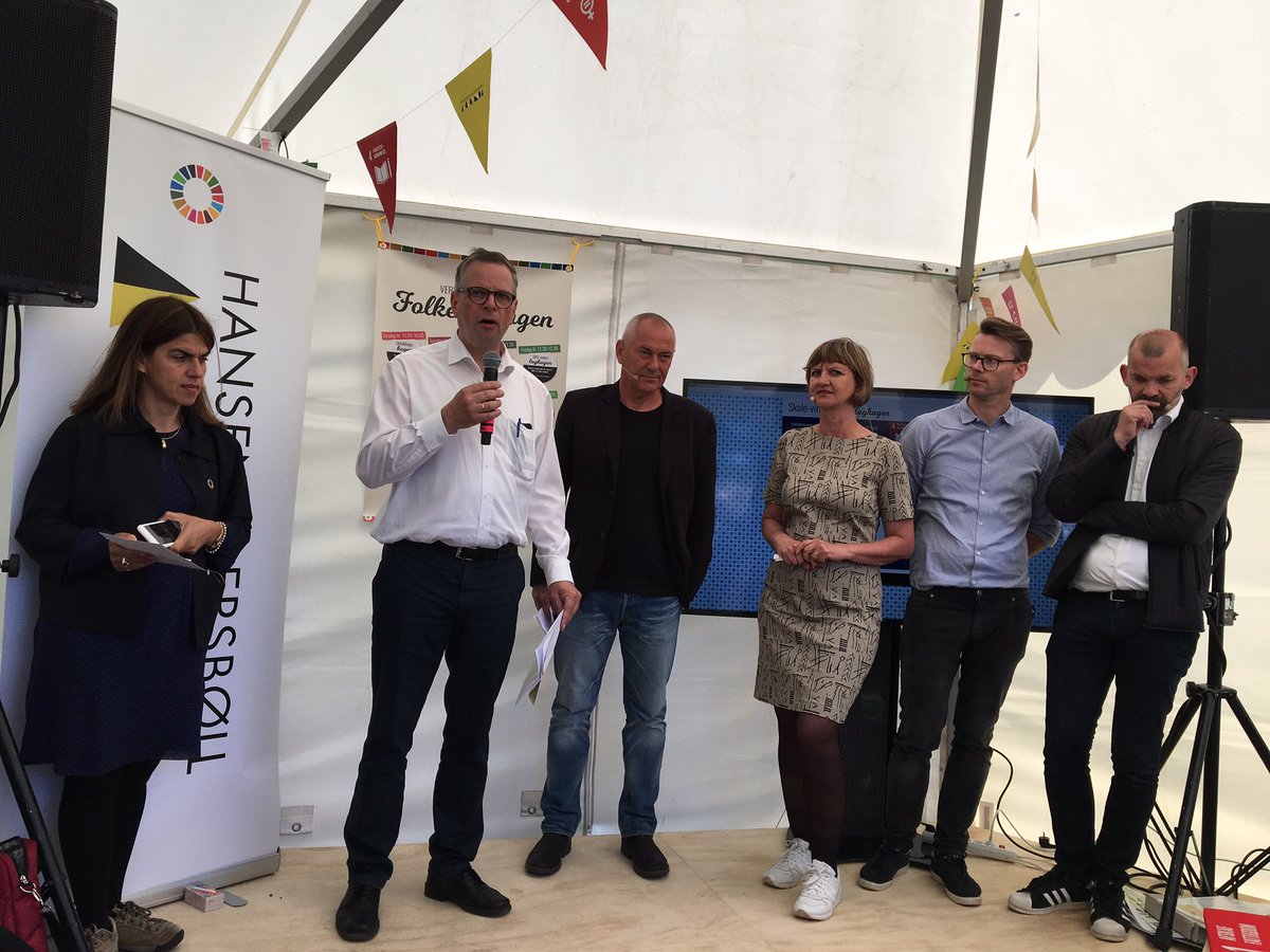 VFSA_dk's tweet photo. Debat i A33 Hansen &amp; Ersbøl Agendas telt om, hvordan vi styrker samarbejdet mellem virksomheder og skoler. 
#fmdk https://t.co/AFmigN247e