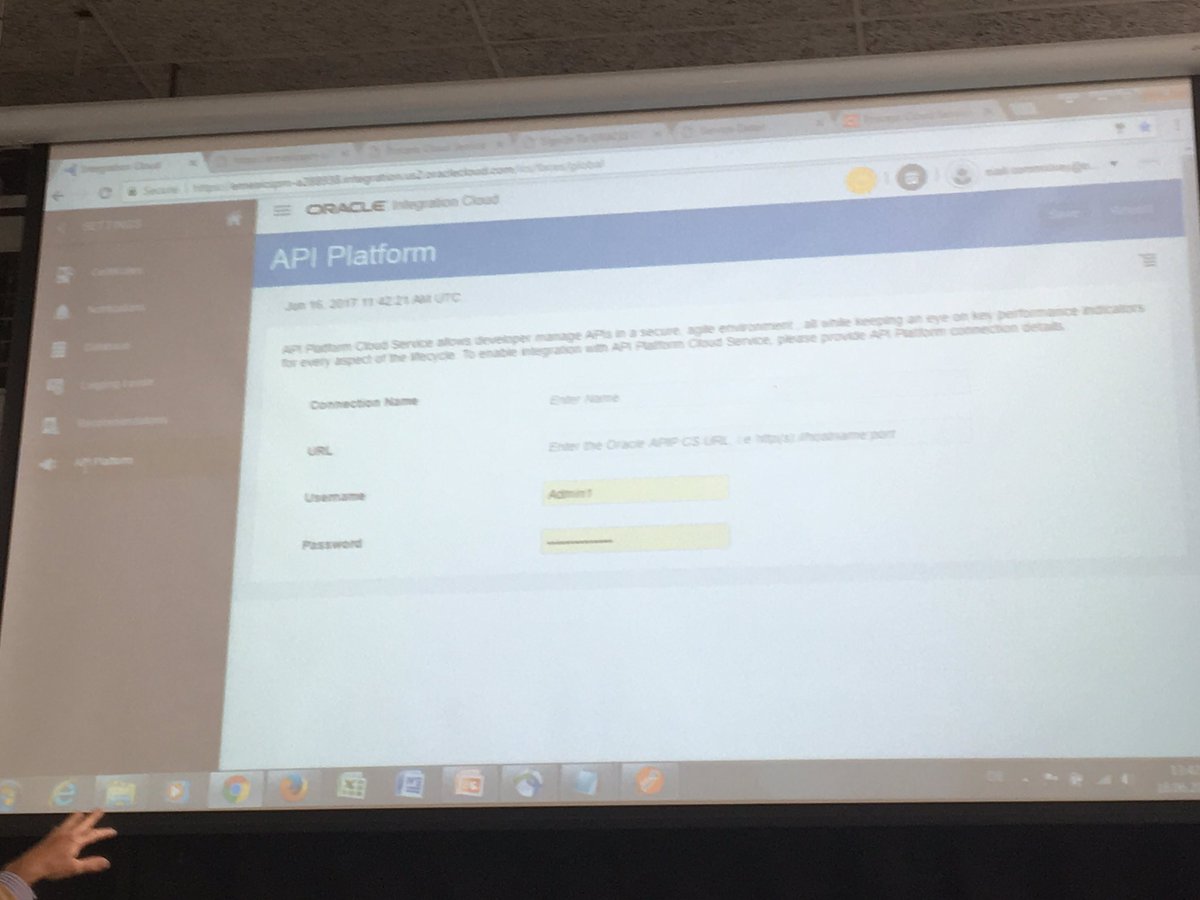 robertvanmolken's tweet image. Niall Commiskey showing off new features of #OracleICS 17.2.5 inclusief new UI and API Platform Integration OGhTech17