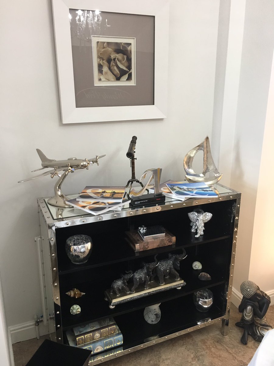VintageTs's tweet photo. #afternoontea is served in the gorgeous offices of Wendy Veal Luxury #Travel #independenttravelexperts https://t.co/jBVuKZKgiL