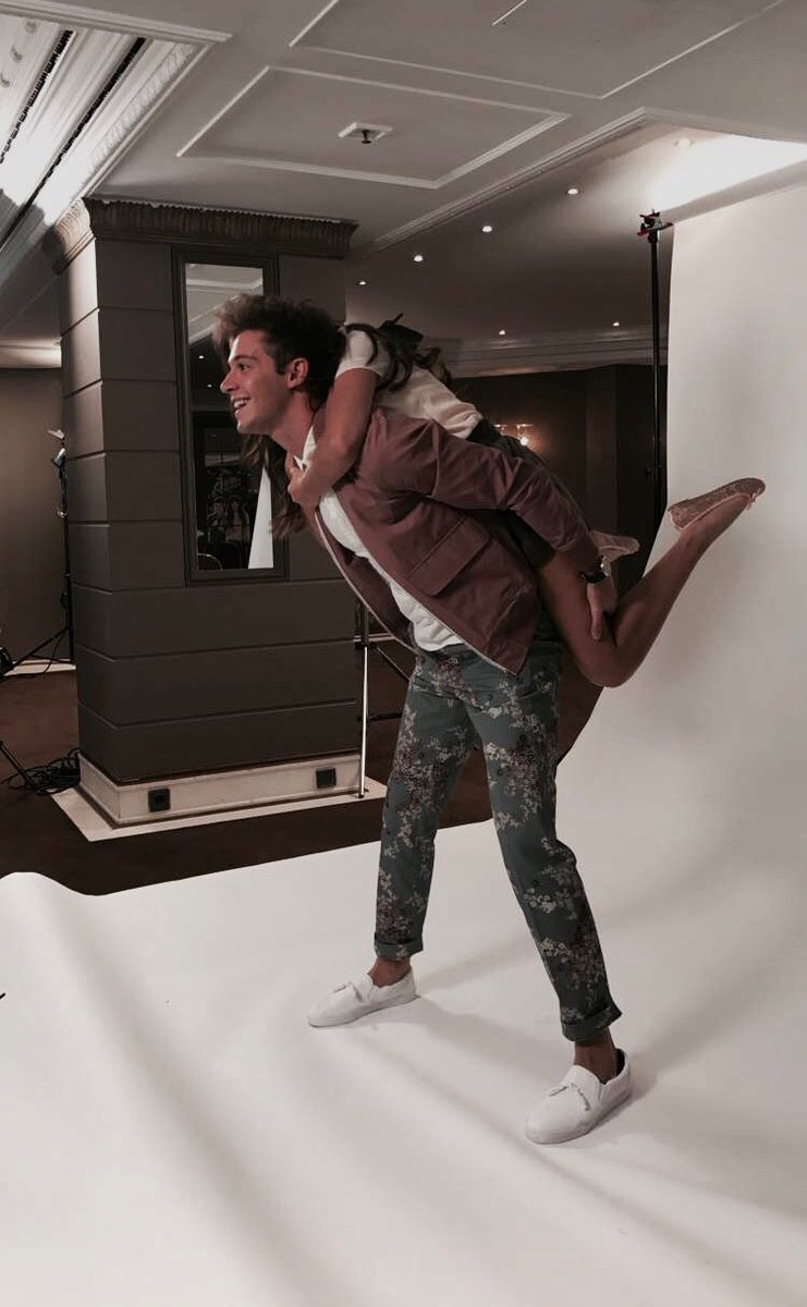 oopsruggerito's tweet photo. Sección de fotos Ruggarol 🌸✨
-
-
-
#Ruggarol #KarolSevilla #RuggeroPasquarelli #SoyLuna #misbebe #Lutteo #perfect @karolsevilla @_ruggero ✨💞 https://t.co/0jNFkQIG4h