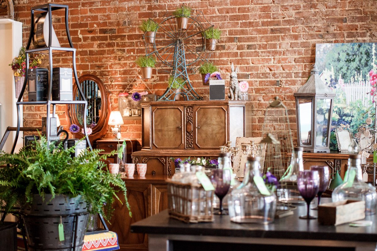 We are officially open at our new location (across the hallway!). In love with the space.. and new hours: Mon-Fri 10am-5:30pm, Sat 9am-4pm.