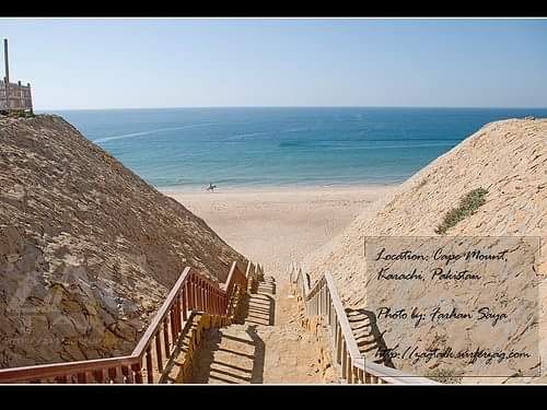 sabena_siddiqi's tweet photo. These steps going down to the beach are why #CapeMount is also known as the #49Steps
#Karachi https://t.co/eQR6HH7zja