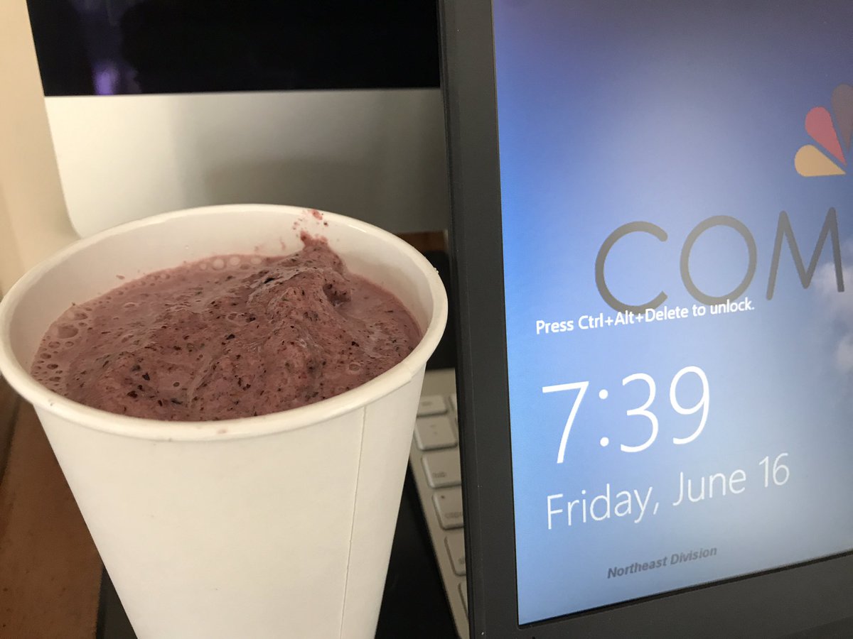 KLemleyRoberts's tweet photo. #healthy #smoothies Day 5 @comcastcareers #ComcastHealthyWeek @E_D_DUBS @chipwarren17 @darbycmalkin @JessicaForres12       + #chiaseeds https://t.co/C9pcRHbYnS