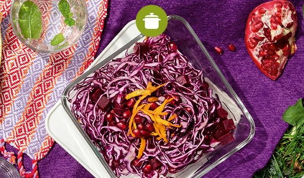 demeter_de's tweet photo. Rot³: Farben des Sommers genießen #FreitagsRezept: Rotkohl mit roten Rüben & Granatapfel. Schmeckt draußen am besten https://t.co/P1sxcotfI8 https://t.co/Gw9LSuHwq5