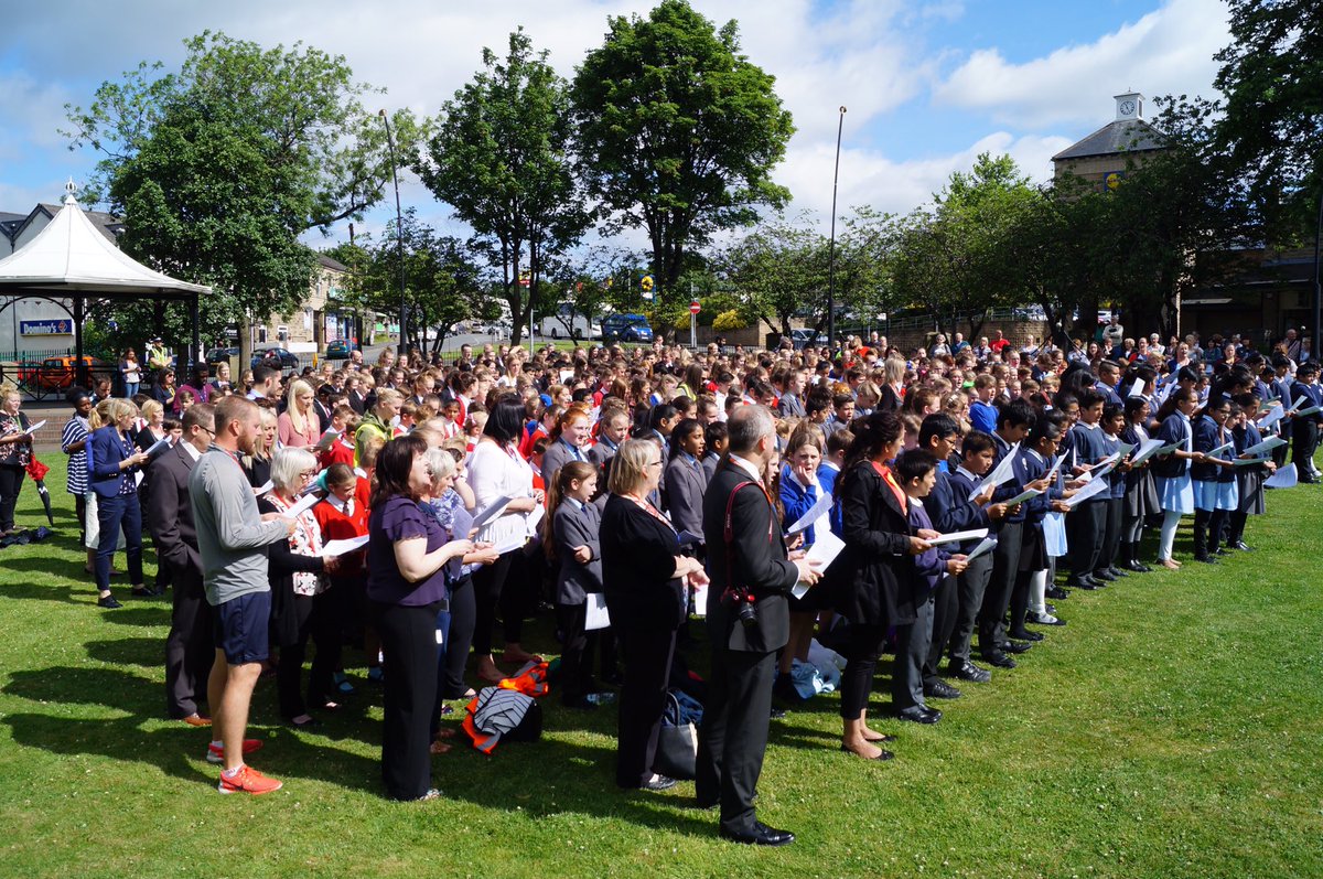 SpenTrust's tweet photo. Truly uplifting moving morning..well done to @SpenTrust schools and heck grammar for joining us at Heckmondwike Green @great_together https://t.co/ZdNTiHJ4kV