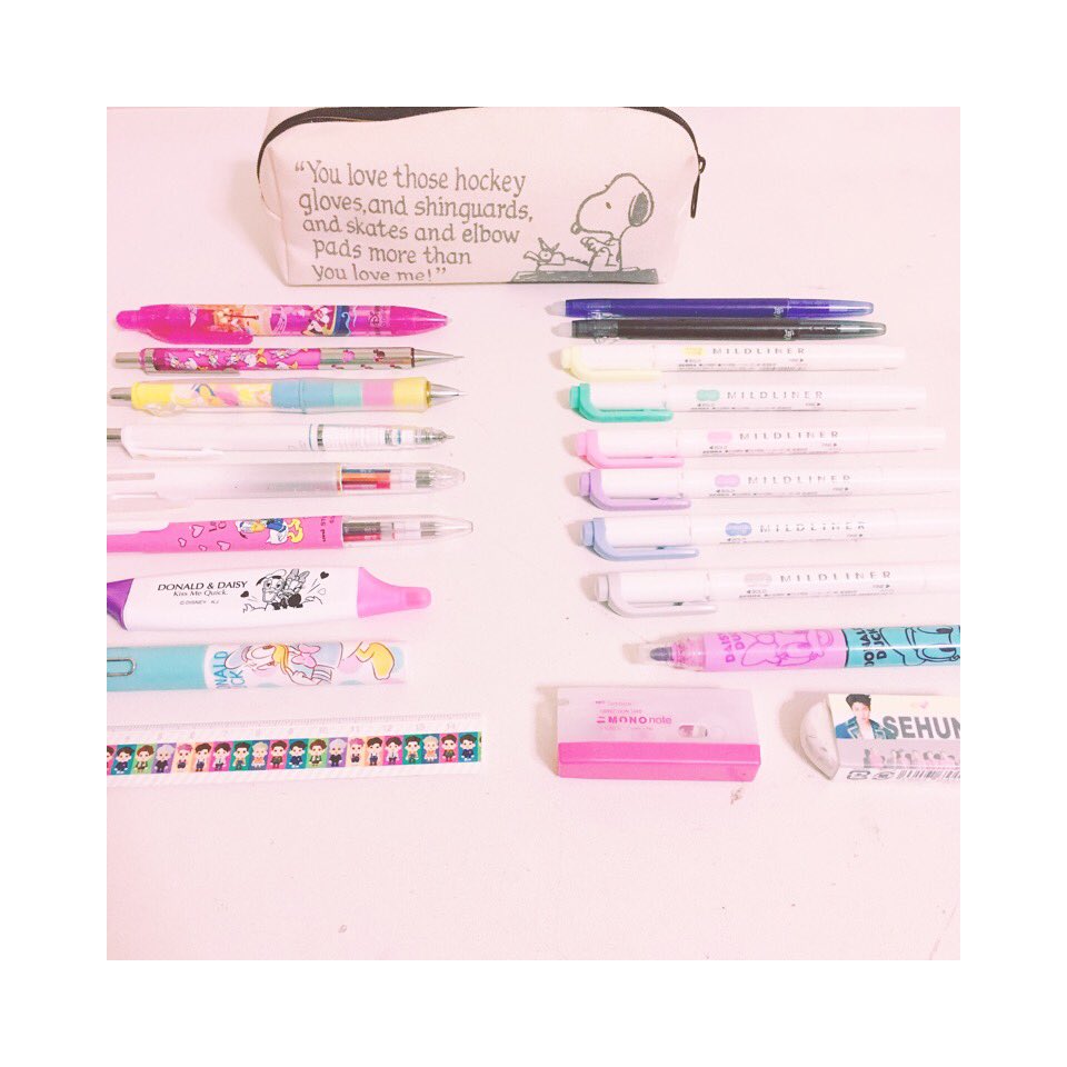 study_megumi's tweet photo. ☆

《こんばんは〜〜》

今日は祭りがあるから行きたかったけどテスト2週間前はさすがに…
ギリギリまで迷ったけどやめました😂

みんなが楽しんでる間に差をつけよっ💪

明日はカフェで勉強できるかな💭

少しペンケースの中身変わりました🌷
（ドナルド、デイジー多め）
☆ https://t.co/OwfArgSXOu