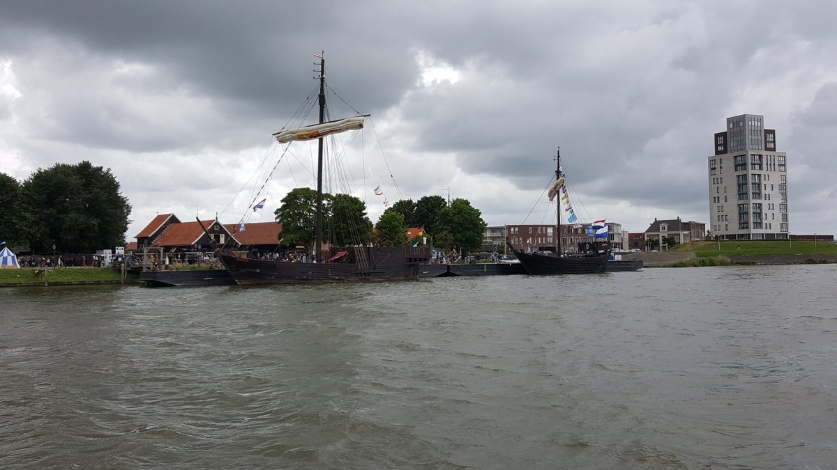 HLeeuwis's tweet photo. Bezoek #zuiderzeehaven met #portofZwolle en #Weevers logistiek #hanze2017 https://t.co/pvkNGW8lX2