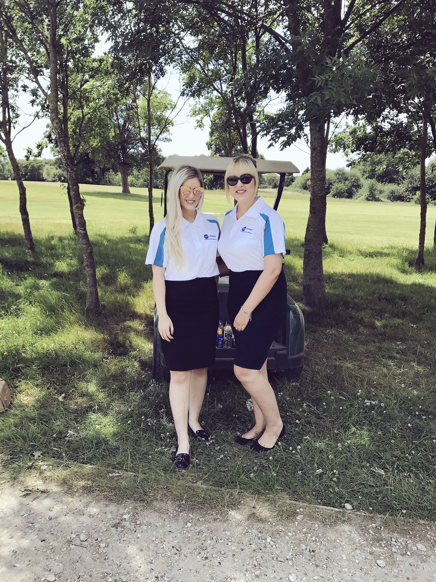 EastwoodSprint's tweet photo. The Sprint Girls are delivering refreshments to all our players at Benton Hall! https://t.co/FzQVxmcVTJ