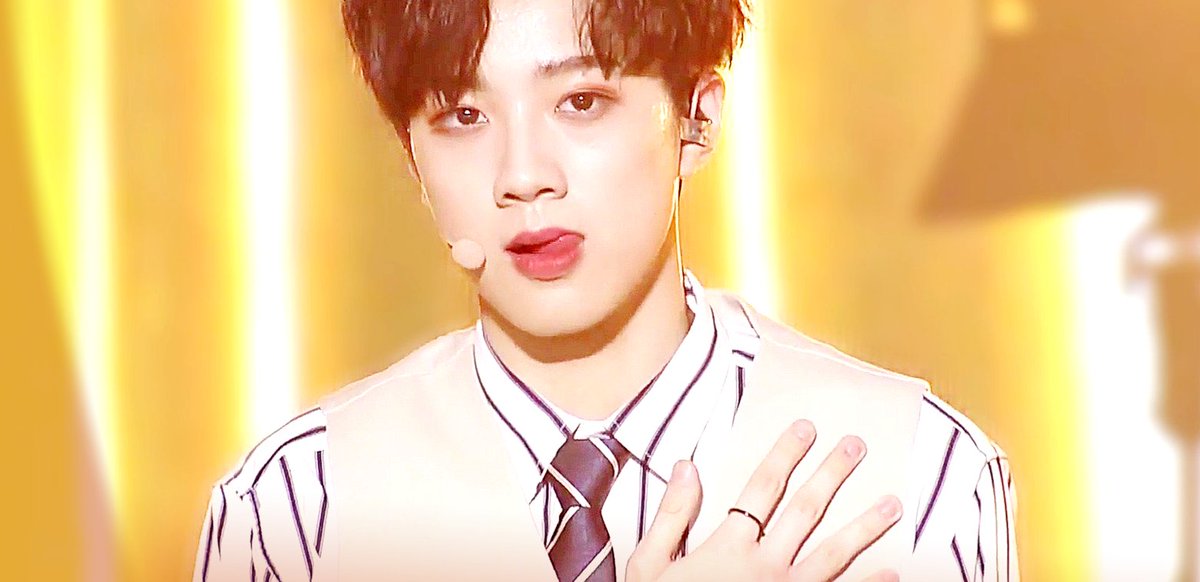 ONELAI0310's tweet photo. #라이관린_픽해주세요_제발
because of you LAIKUANLIN.

<photo by wendy from ONELAI> https://t.co/a1s2kGpKmp