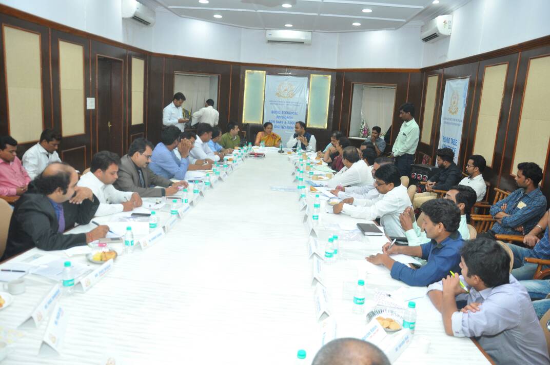 NagpurPolice's tweet photo. Conference on Socio-Technical Approach for Safe & #SecureDigitization at Ravi Bhavan in d presence Hon'ble Mayor Smt.Nanda Jichkar #ICTRD https://t.co/sgZrfd159T