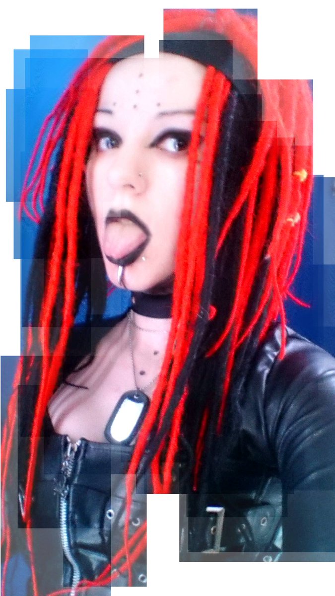GingerFilins's tweet photo. #RedAndBlack https://t.co/zxvFwuhUZN