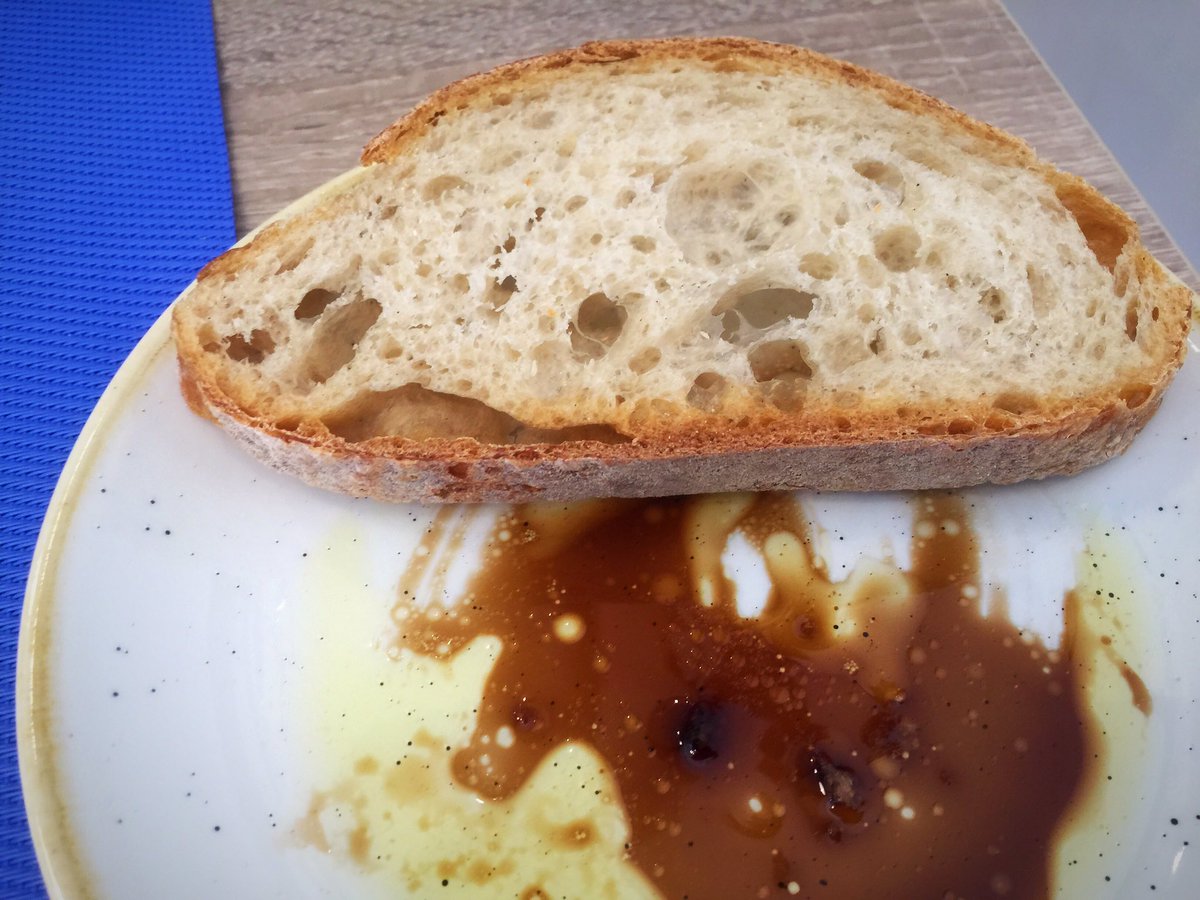 billlking's tweet image. Sourdough in Sorrento #readbread  it costs us more but it's worth it said the restaurant owner.