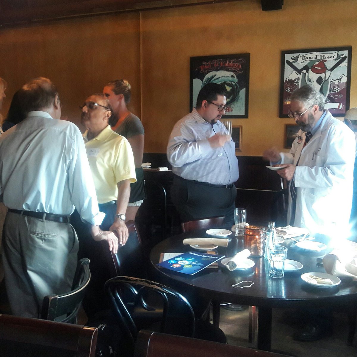 EMMAIntl's tweet photo. Thank you participants #JollyPumpkinBioMixer 4 a great evening of drinks, apps and #networking .@michbio .@jollypumpkina2 #biomixer #biotech https://t.co/TPYtA7izIC