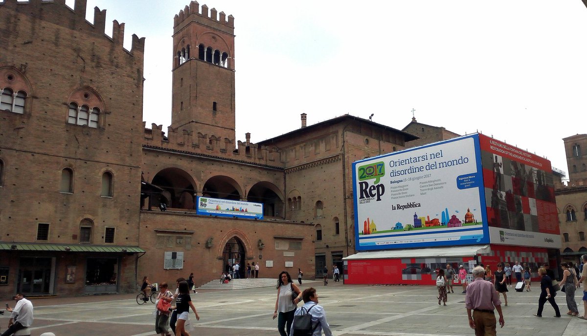 È ormai iniziata la <a href="/RepIdee/">RepubblicaDelleIdee</a> 2017 a Palazzo Re Enzo, Bologna. Un grande successo! <a href="/repubblica/">Repubblica</a> <a href="/rep_bologna/">Repubblica Bologna</a>