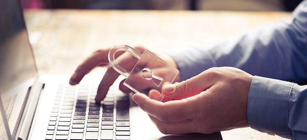 Pierrette11's tweet photo. #AVG: van noodzakelijk kwaad naar het realiseren van concurrentievoordelen?
Volg het webinar 'Privacy' op 29 juni  https://t.co/tYks0CK58s https://t.co/ITIjdlEX1G