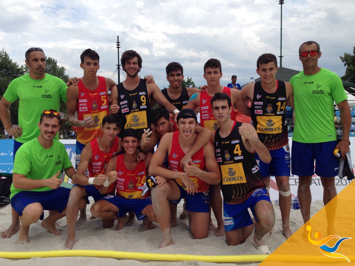 ehfel_official's tweet photo. These boys are happy! After a shootout with #UKR the @RFEBalonmano U17 boys take 2 wins from 2 #beacheuro2017 https://t.co/CybrI5gtCg