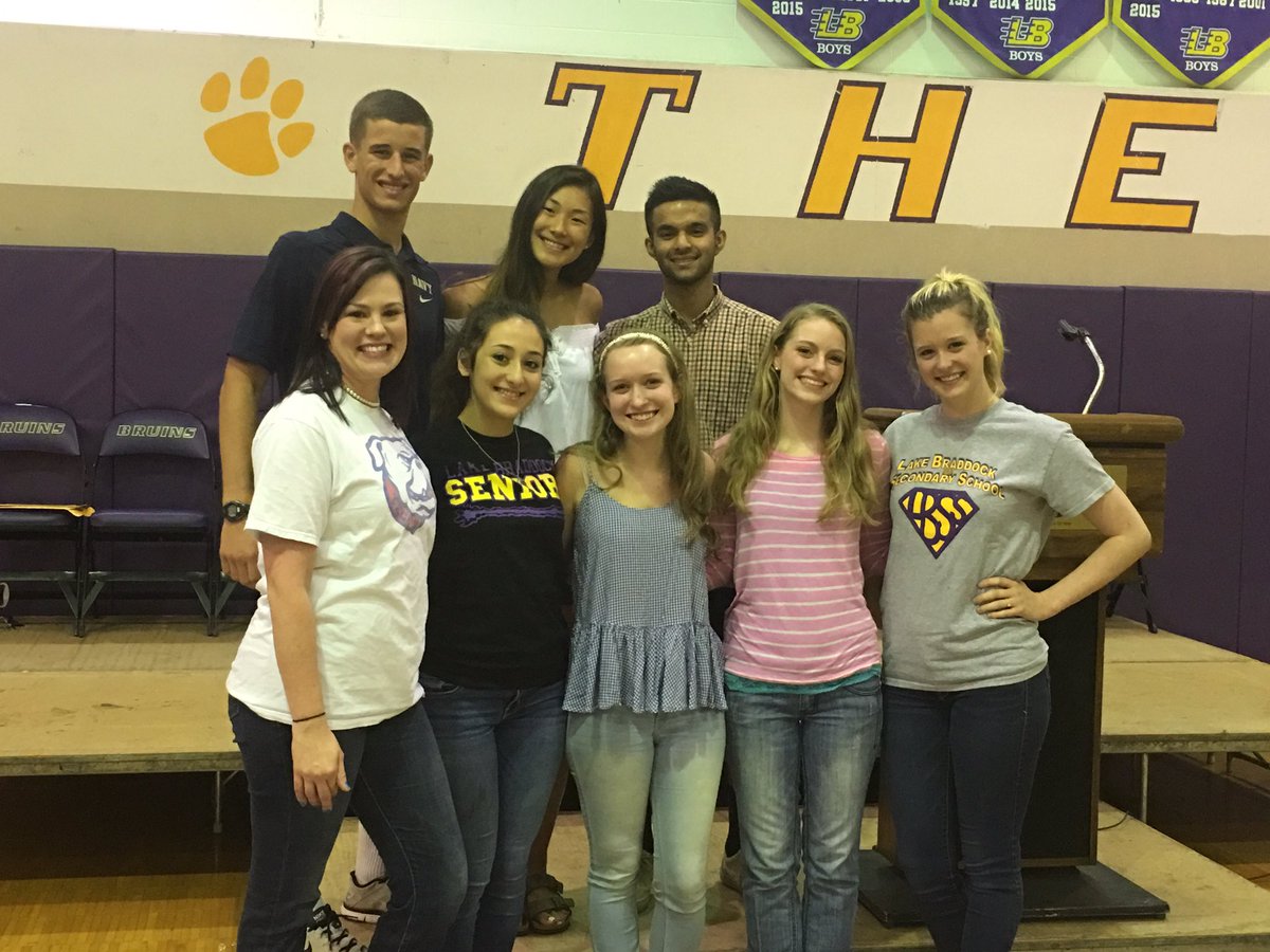 FCPSLBSS's tweet photo. Our amazing and hardworking senior class officers and sponsors. Graduation is Monday morning! Congrats @lbclassof2017! https://t.co/ya7k3Tf42D
