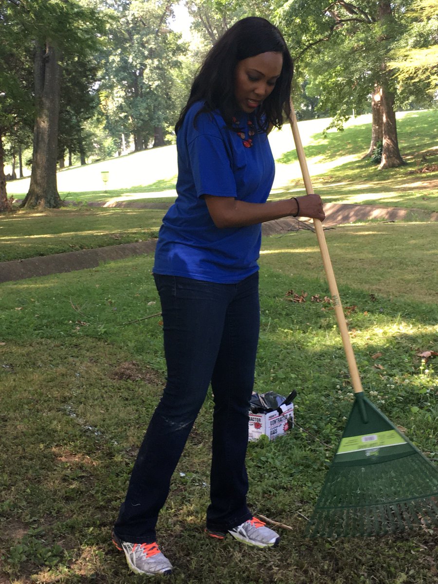 JamieMcGriffTV's tweet photo. Somebody caught me in action #volunteering for @MAM_Golf #NexstarCares #LocalCares https://t.co/4CuERqpT5v
