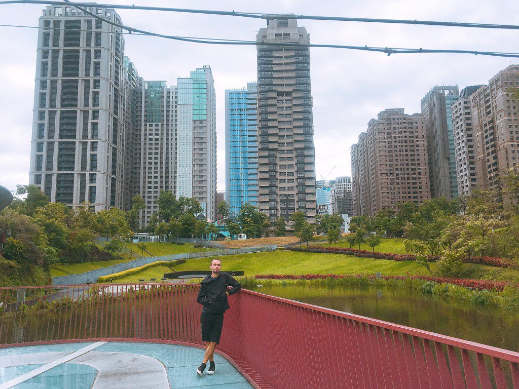 WorldWidePedroL's tweet photo. Discover #maplegarden in #taichung #taiwan https://t.co/D3z4L77Oop https://t.co/8p4eGNxfNN