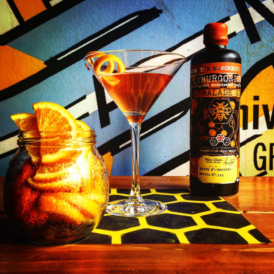 What better way to end your busy week than with the #MANCTINI exclusive here <a href="/TheAtlasBar/">Atlas Bar</a>! Made with love &amp; <a href="/MCRgin/">Manchester Gin</a> . #GinOclock 🐝🍸