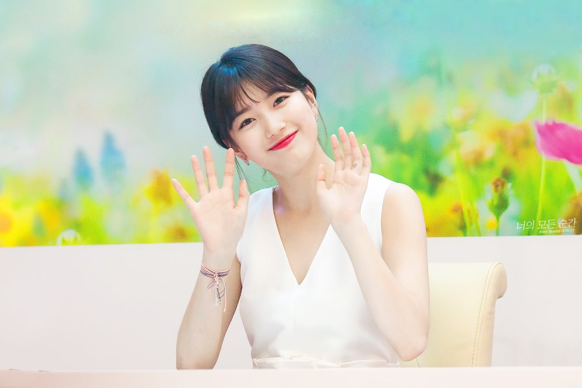 suzymoment94's tweet photo. 170615 #수지 #SUZY 화사해 https://t.co/4QPMK7As20