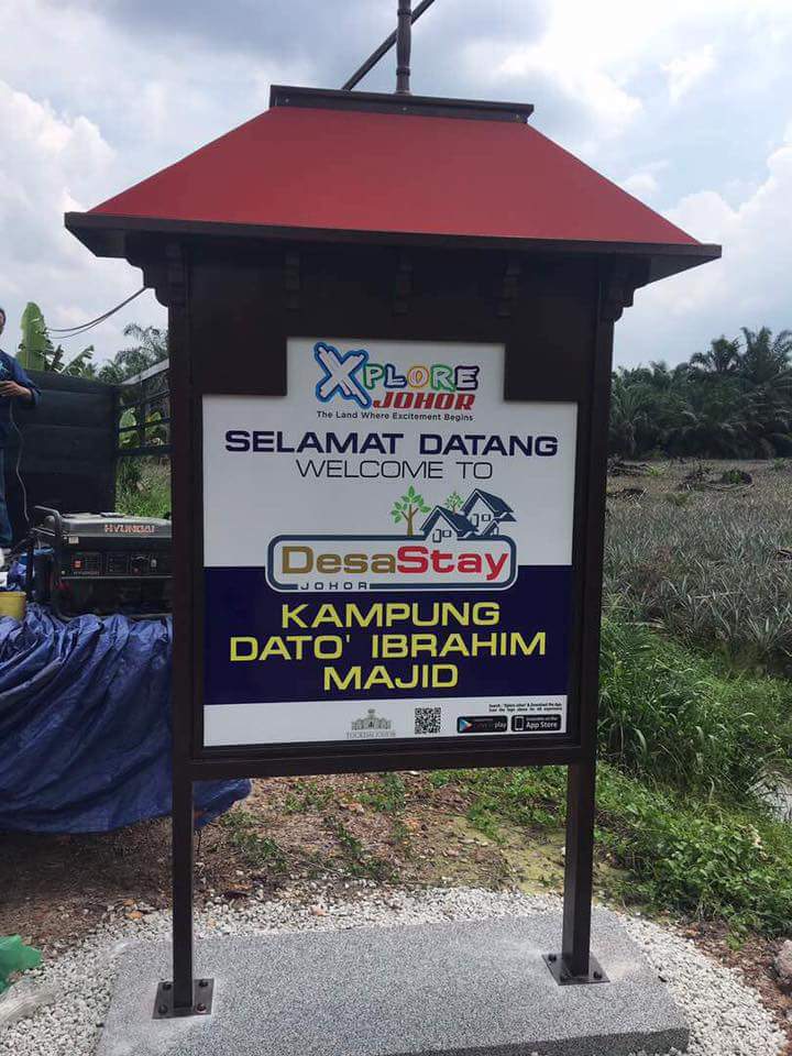 BuletinJohore's tweet photo. Sebahagian Projek 12 buah Papan tanda 'Selamat Datang' untuk 12 DesaStay Negeri Johor tahun ni. #DesaStay #TourismJohor
Foto -KBBA9 https://t.co/Z82lTRZQPF
