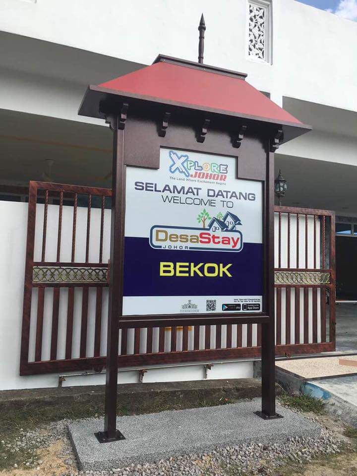 BuletinJohore's tweet photo. Sebahagian Projek 12 buah Papan tanda 'Selamat Datang' untuk 12 DesaStay Negeri Johor tahun ni. #DesaStay #TourismJohor
Foto -KBBA9 https://t.co/Z82lTRZQPF