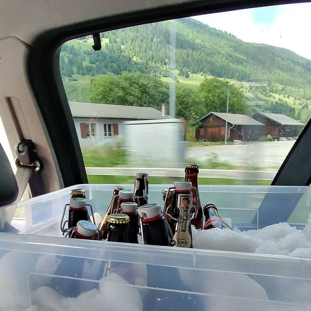 JustinReadings's tweet photo. Most beautiful sight since getting here @alexdehmelition #onice #coldbeer #germany #switzerland #mountain https://t.co/oPNwyc0pp1 https://t.co/gTjnH2kbLH