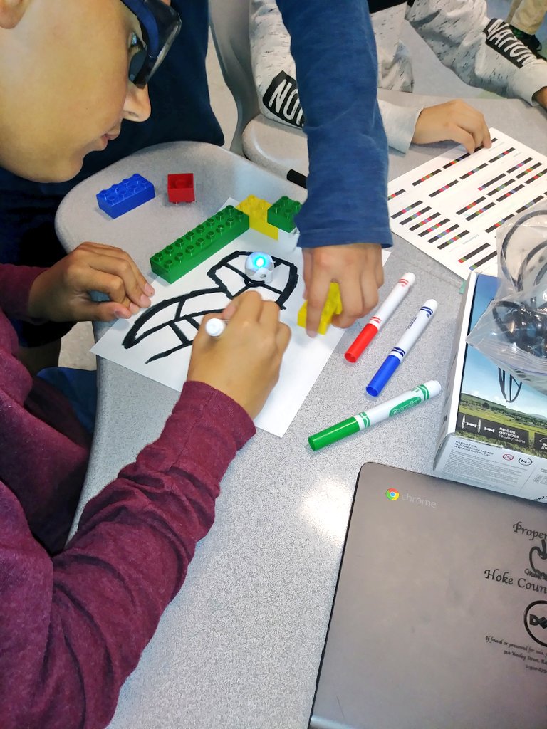 mcbride_edutech's tweet photo. Coding Ss at @HokeCoSchools STEM Academy. #HCSDL Thanks to our great #DigitalTransformation team @HCSDTIF @HDRamseur @ncdpiDTL @ncstem https://t.co/npR4yYothe