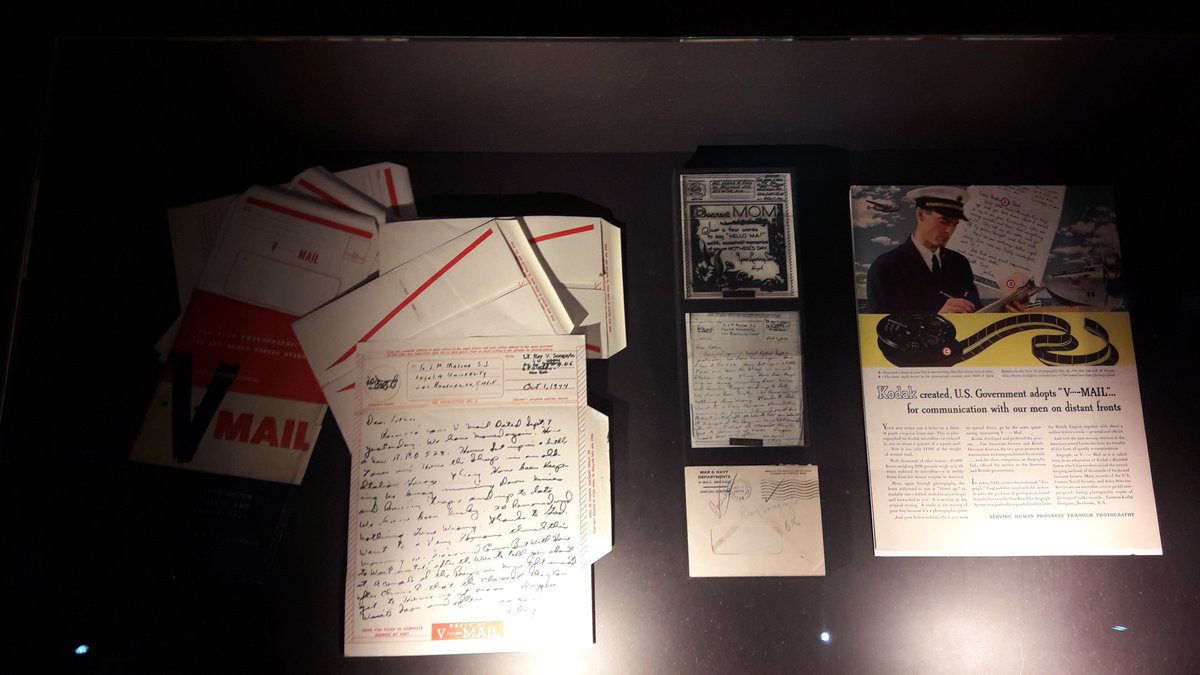 Grâce au système V-Mail,les lettres des familles américaines ont voyagé microfilmés, puis réimprimés.Pr un voyage en avion allégé #TravelsMW