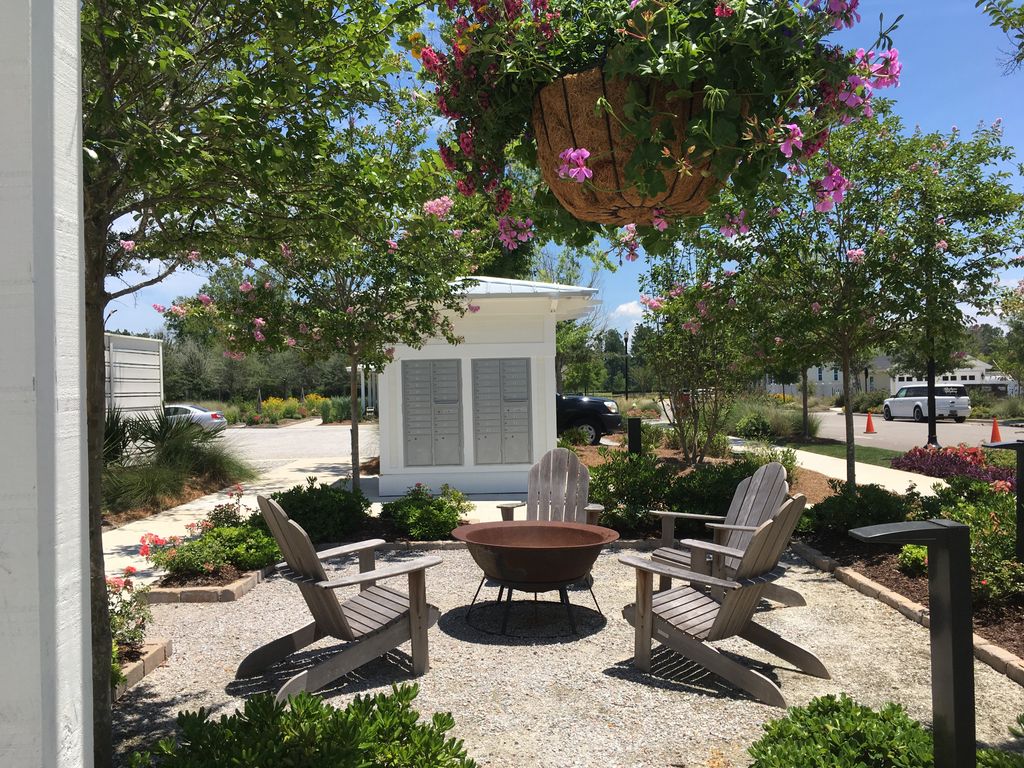 SummersCornerSC's tweet photo. Perfect for s'mores in the fall...and a cold glass of iced tea in the summer! #summerscornersc #summerscorner #summerville #summertime https://t.co/SmuC2bffGo